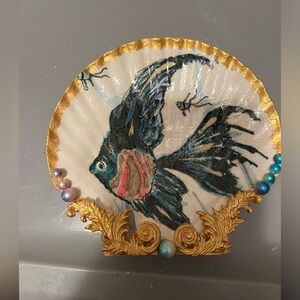 Decoupage, large scallop shell